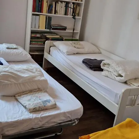 Large In Center Apartman