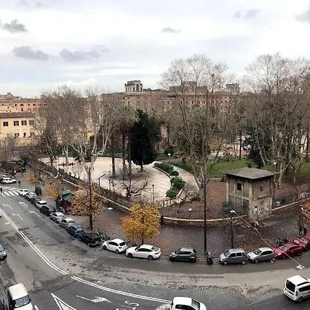 Large In Center Appartamento *